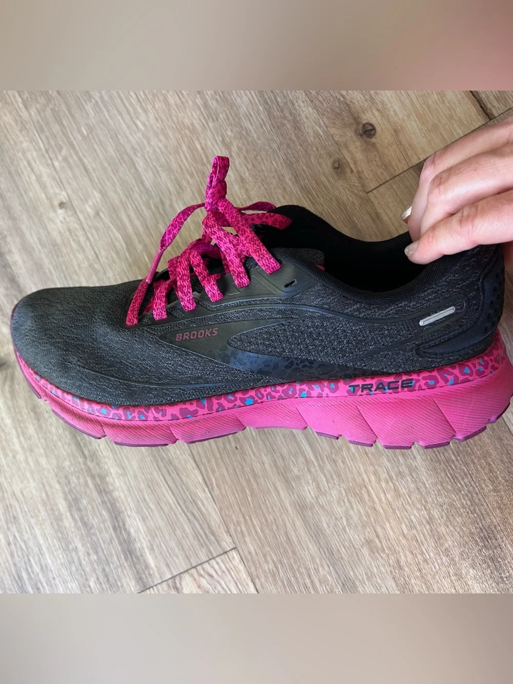 Brooks Trace 2 running shoes in Magenta/Black/Ebony, size 10 - Picture 5 of 10
